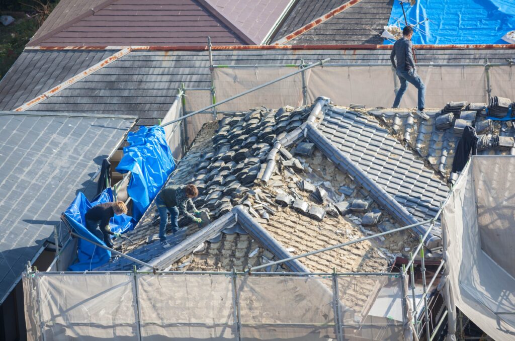 Emergency roof repair: Fast damage response and solutions