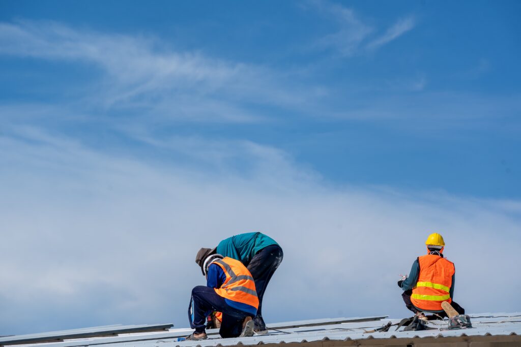 How to Find the Right Experts for Waterproof Roof Repair
